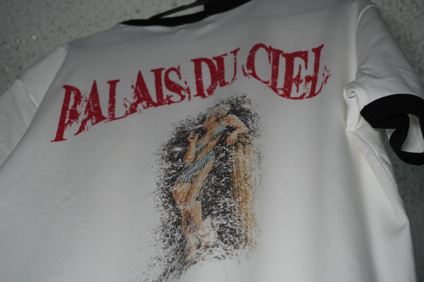 MODEL SMOKING T-SHIRT