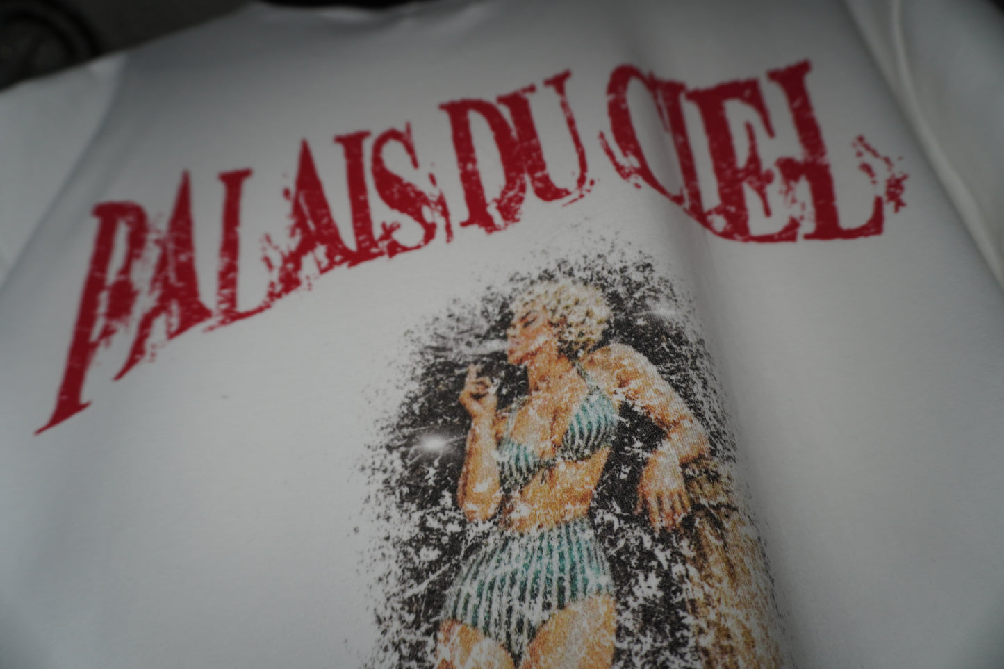 MODEL SMOKING T-SHIRT